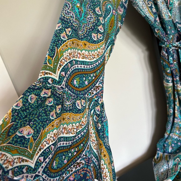 Long sleeve summer wrap around dress. Size L - Picture 3 of 7